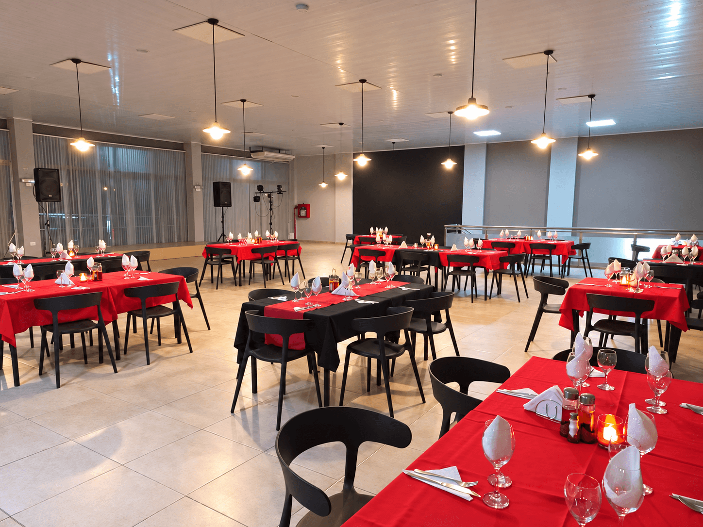 Salón para eventos y reuniones corporativas de Syrah Hotel Corporativo Minero en San Juan